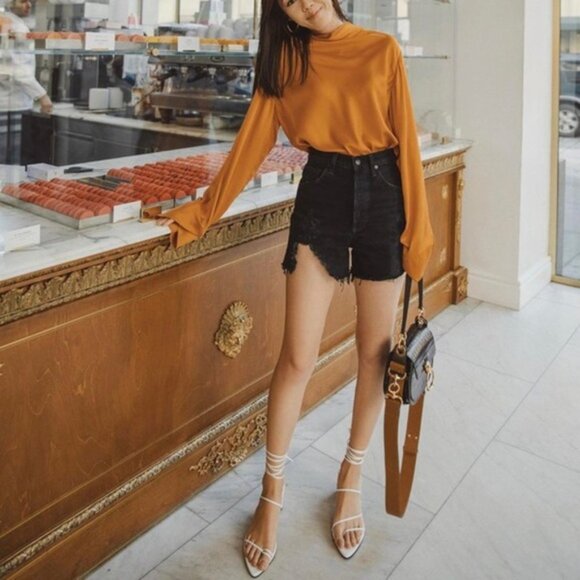 Agolde Dee Ultra High Rise Close Fit Short in Seeker - Picture 1 of 9